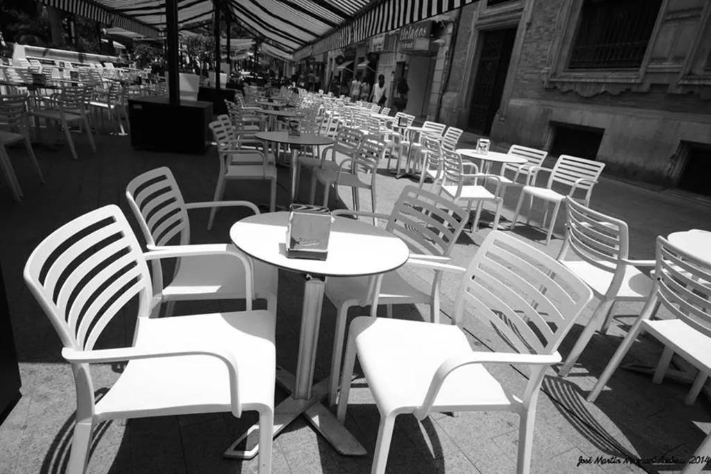 TERRAZA EN MURCIA (PLAZA SANTO DOMINGO) Llama Cafe Chair Kasule Imports